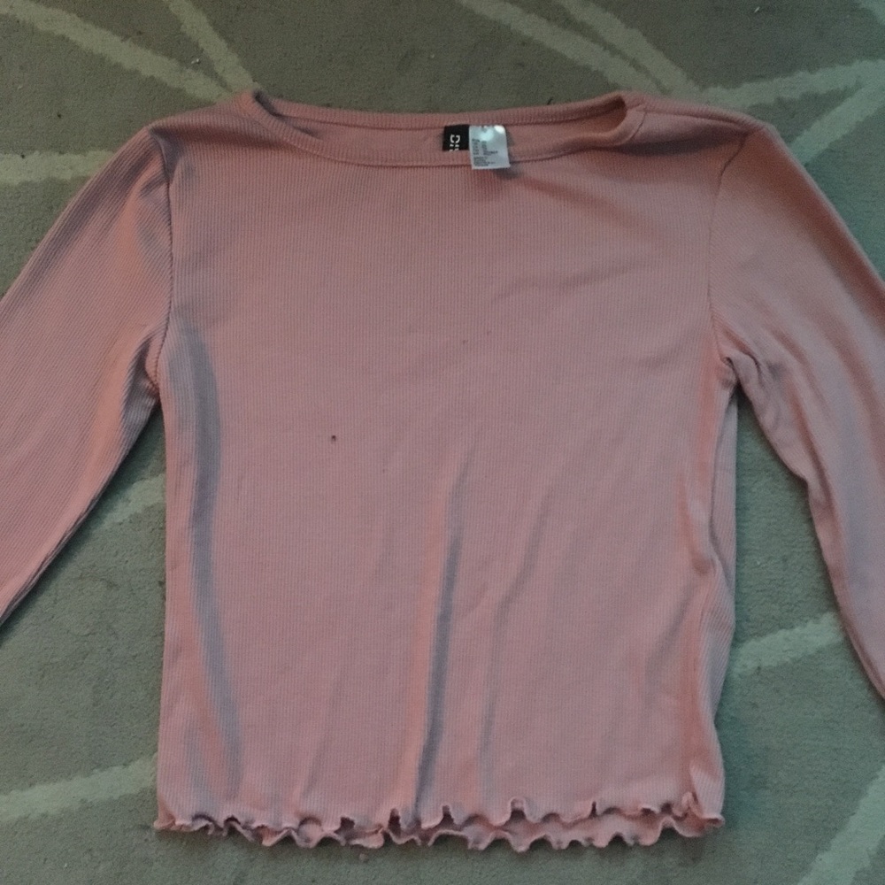 Divide Cropped Long Sleeve w/ Frilly Detailing